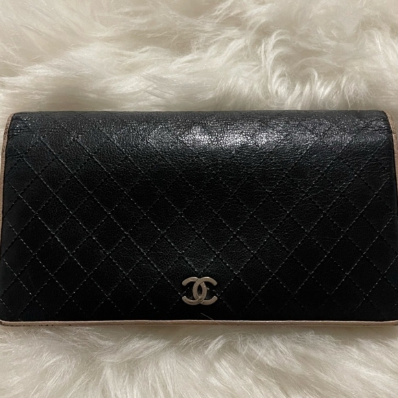 Authentic🍀Chanel black Bicolore long wallet. W/ Chanel Box & Chain included. - Picture 9 of 14
